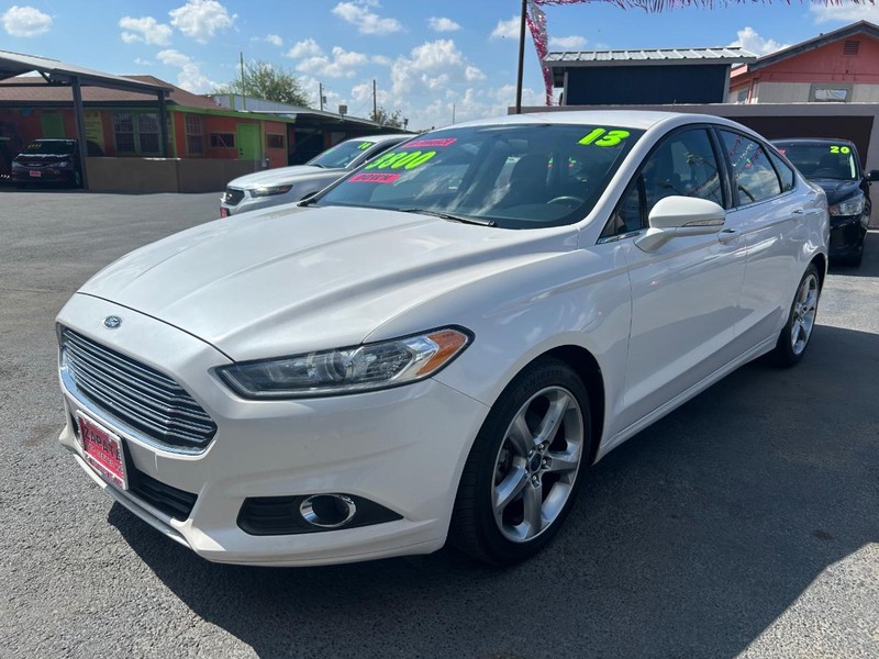 Ford Fusion Vehicle Full-screen Gallery Image 2