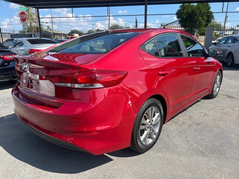 Hyundai Elantra Vehicle Full-screen Gallery Image 4