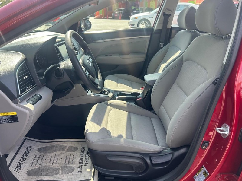 Hyundai Elantra Vehicle Full-screen Gallery Image 5