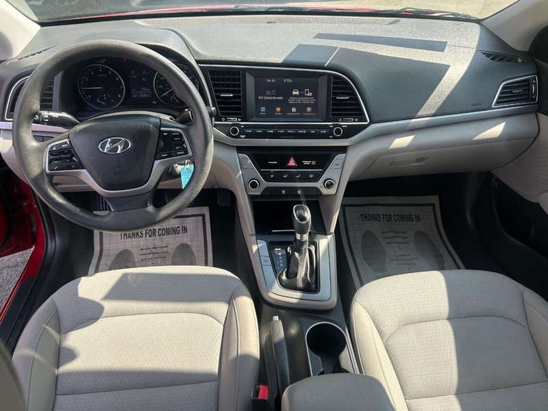 Hyundai Elantra Vehicle Full-screen Gallery Image 9