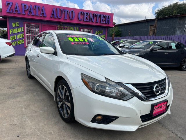 2016 Nissan Altima SR's photo