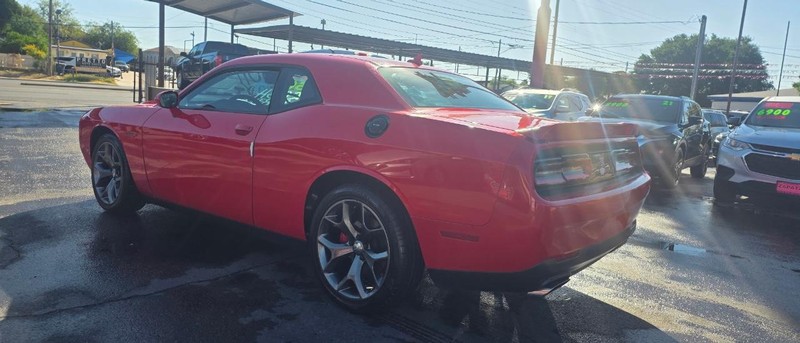 Dodge Challenger Vehicle Full-screen Gallery Image 4