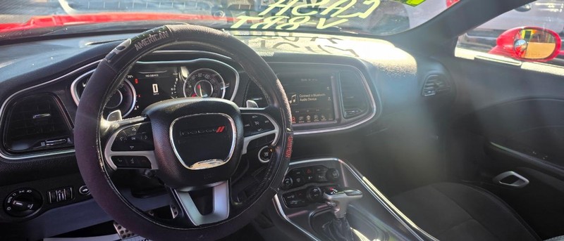 Dodge Challenger Vehicle Full-screen Gallery Image 5