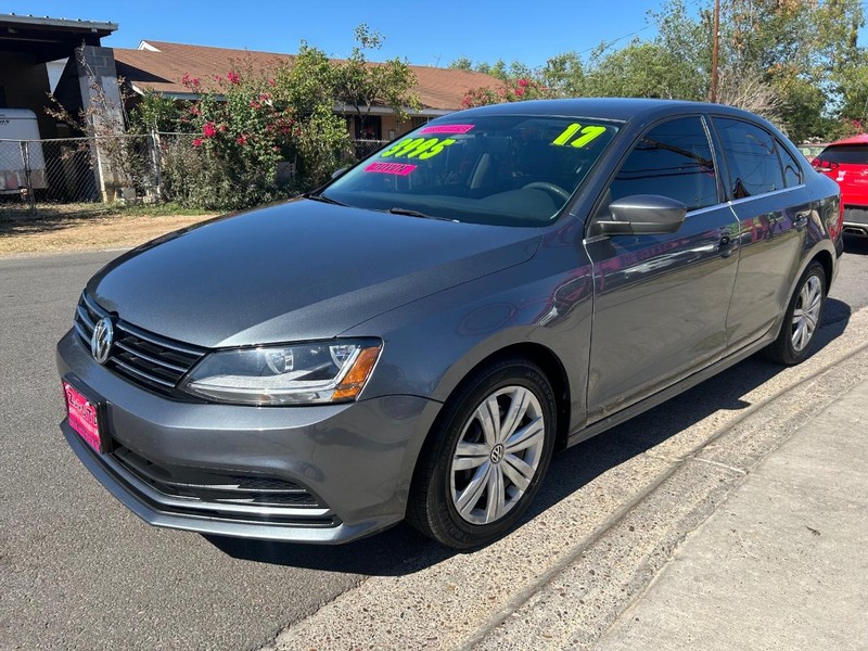 Volkswagen Jetta Vehicle Full-screen Gallery Image 2