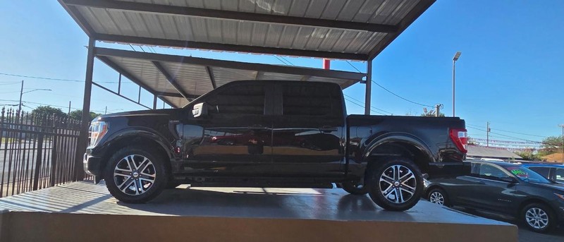 Ford F-150 Vehicle Full-screen Gallery Image 3