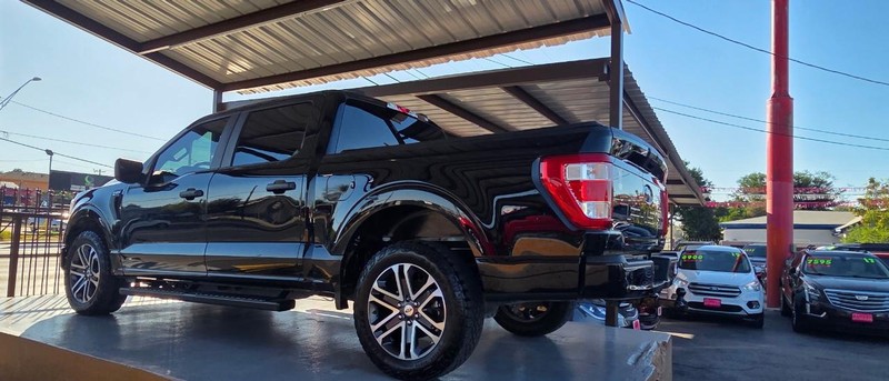 Ford F-150 Vehicle Full-screen Gallery Image 4