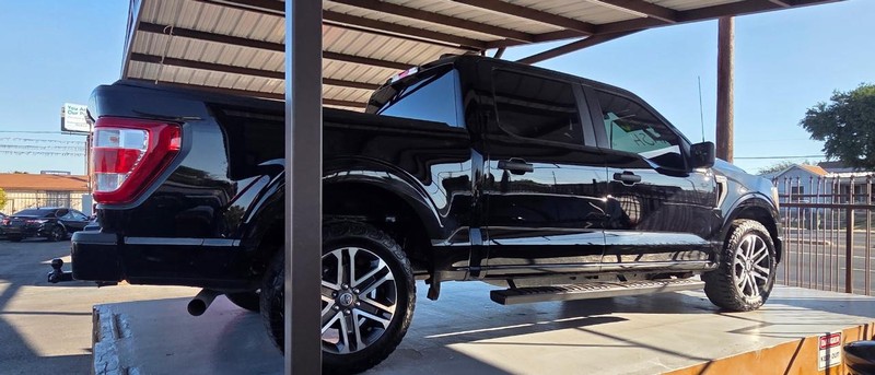 Ford F-150 Vehicle Full-screen Gallery Image 5