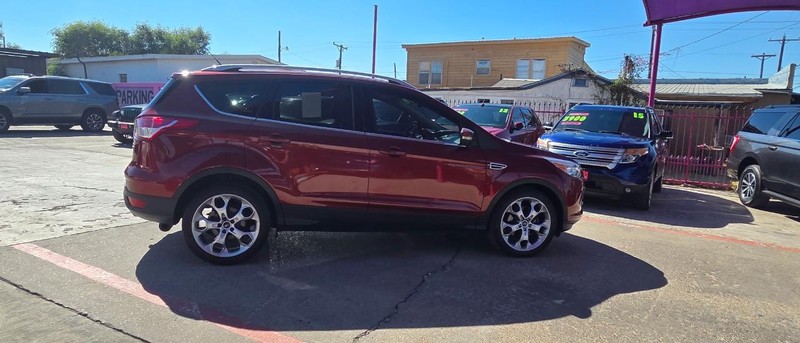 Ford Escape Vehicle Full-screen Gallery Image 4