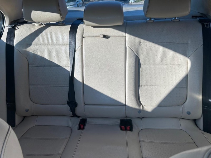 Volkswagen Jetta Sedan Vehicle Full-screen Gallery Image 7