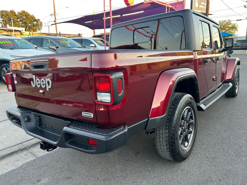 Jeep Gladiator Vehicle Full-screen Gallery Image 3