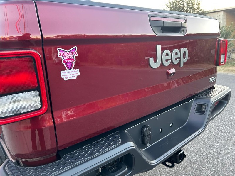 Jeep Gladiator Vehicle Full-screen Gallery Image 4