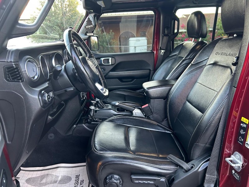 Jeep Gladiator Vehicle Full-screen Gallery Image 7