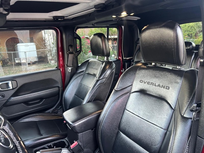 Jeep Gladiator Vehicle Full-screen Gallery Image 8