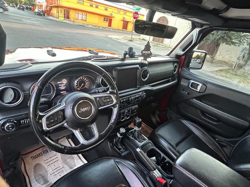 Jeep Gladiator Vehicle Full-screen Gallery Image 9