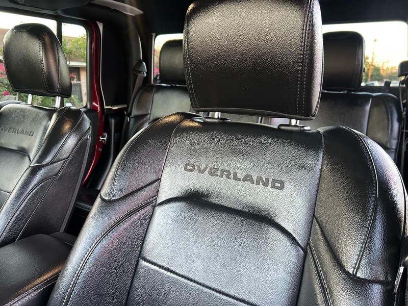 Jeep Gladiator Vehicle Full-screen Gallery Image 12