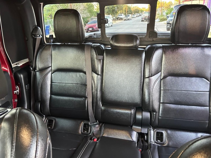 Jeep Gladiator Vehicle Full-screen Gallery Image 14