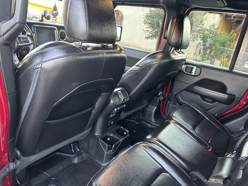 Jeep Gladiator Vehicle Full-screen Gallery Image 15