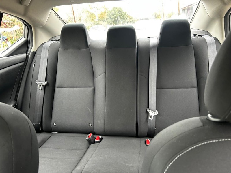 Nissan Sentra Vehicle Full-screen Gallery Image 6