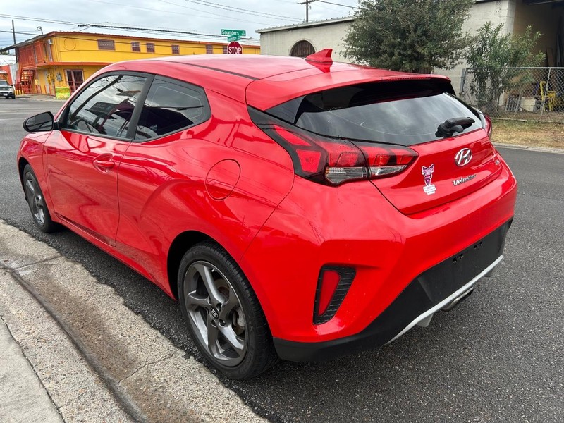 Hyundai Veloster Vehicle Full-screen Gallery Image 5