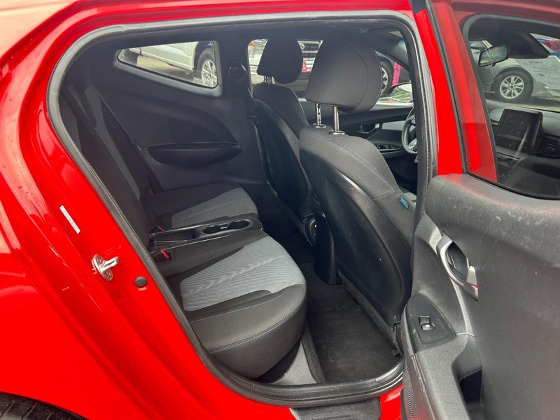 Hyundai Veloster Vehicle Full-screen Gallery Image 10