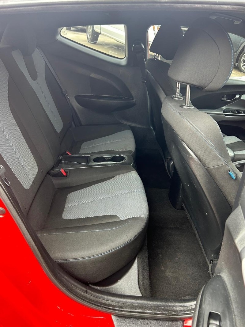 Hyundai Veloster Vehicle Full-screen Gallery Image 11