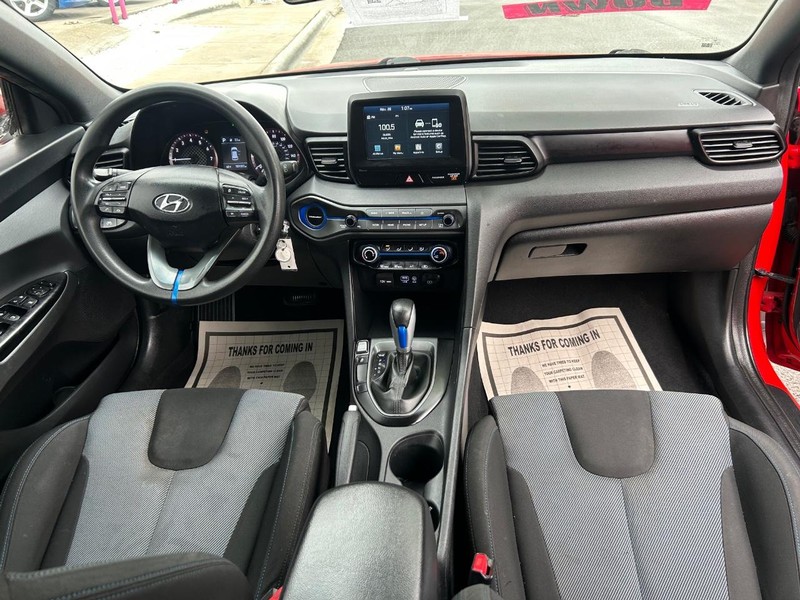 Hyundai Veloster Vehicle Full-screen Gallery Image 12