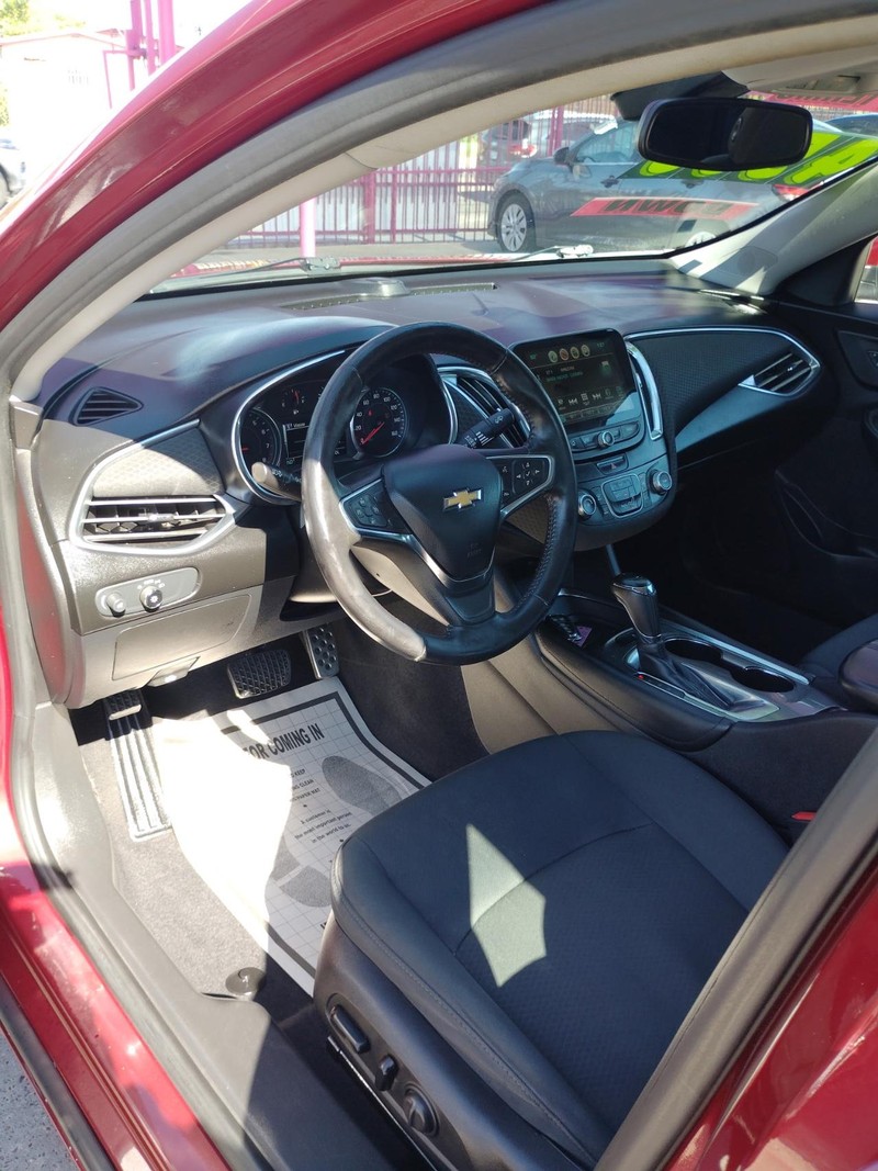 Chevrolet Malibu Vehicle Full-screen Gallery Image 5