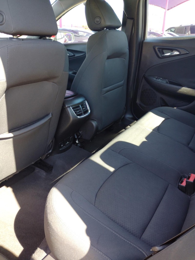 Chevrolet Malibu Vehicle Full-screen Gallery Image 7