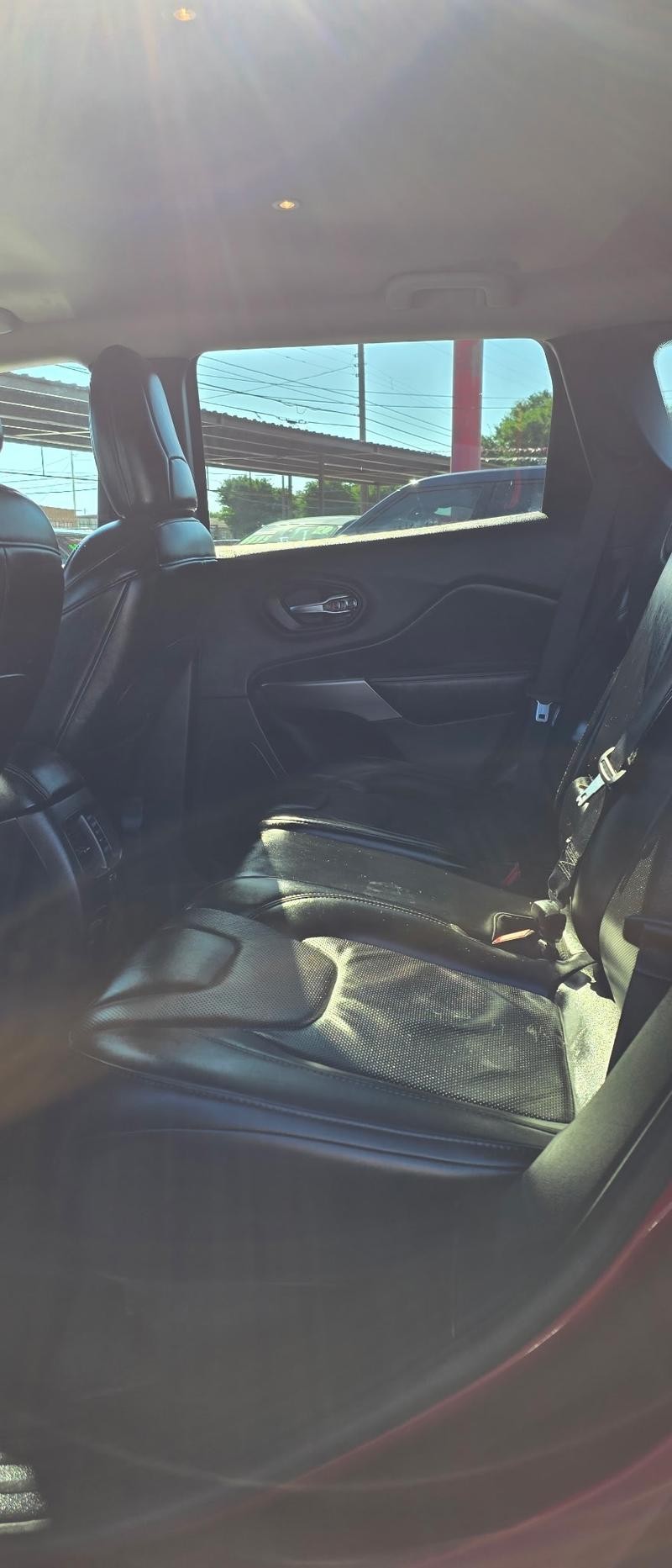 Jeep Cherokee Vehicle Full-screen Gallery Image 7