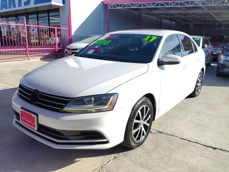 Volkswagen Jetta Vehicle Full-screen Gallery Image 2