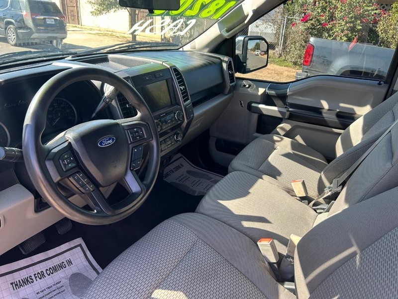 Ford F-150 Vehicle Full-screen Gallery Image 6