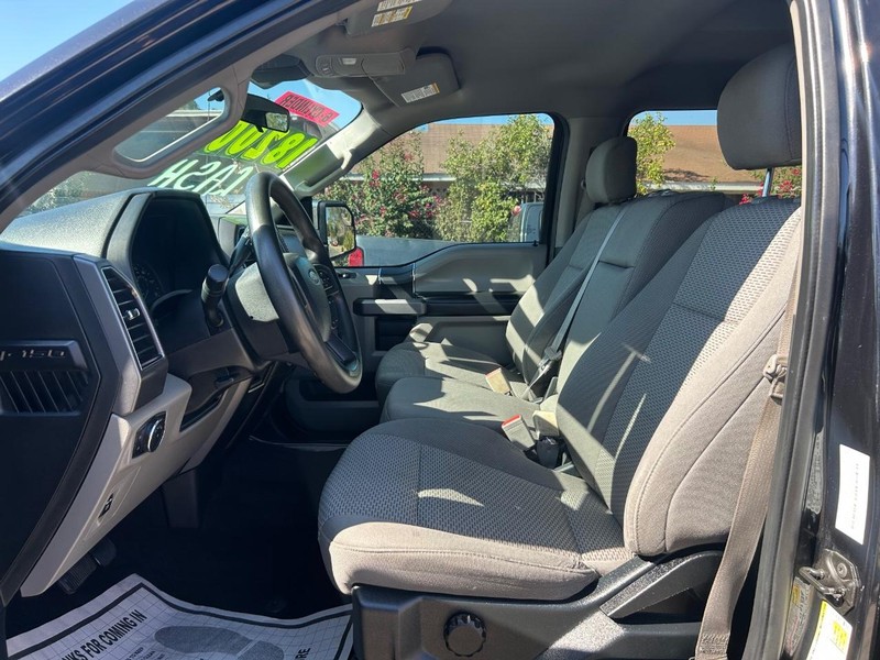 Ford F-150 Vehicle Full-screen Gallery Image 8