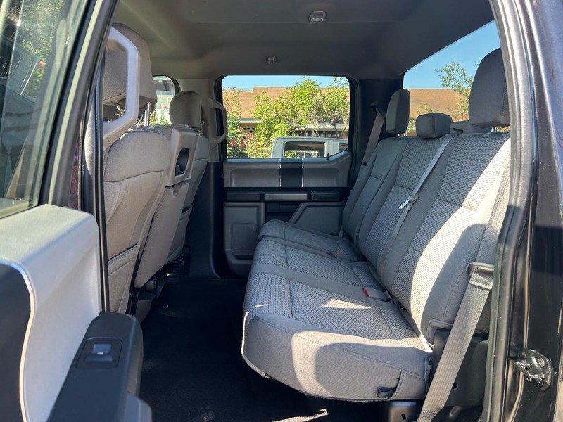 Ford F-150 Vehicle Full-screen Gallery Image 9