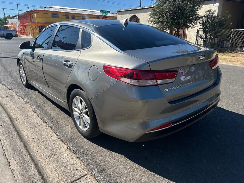 Kia Optima Vehicle Full-screen Gallery Image 5