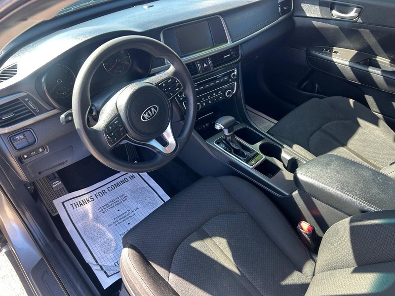 Kia Optima Vehicle Full-screen Gallery Image 7