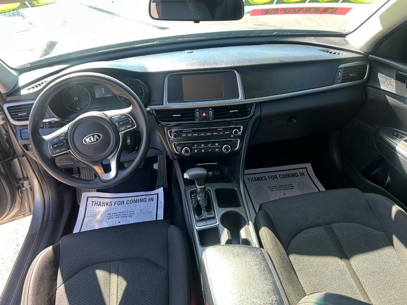 Kia Optima Vehicle Full-screen Gallery Image 8