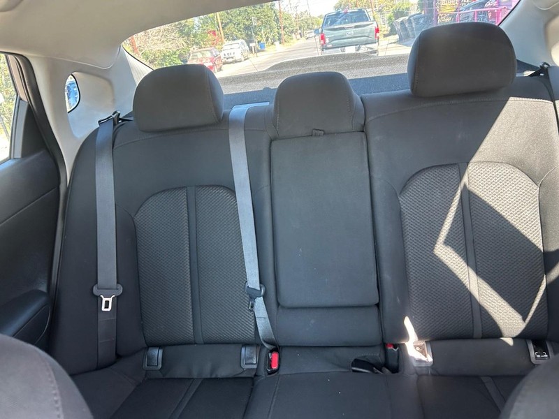 Kia Optima Vehicle Full-screen Gallery Image 10