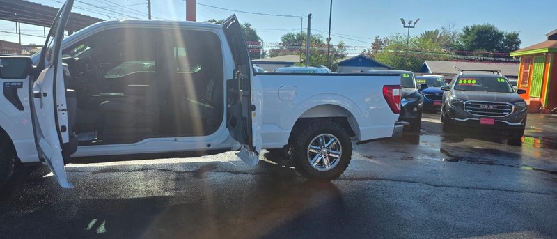 Ford F-150 Vehicle Full-screen Gallery Image 4