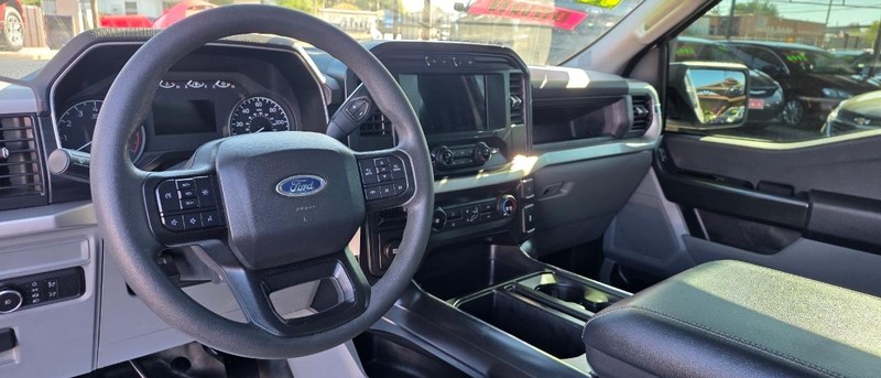 Ford F-150 Vehicle Full-screen Gallery Image 6
