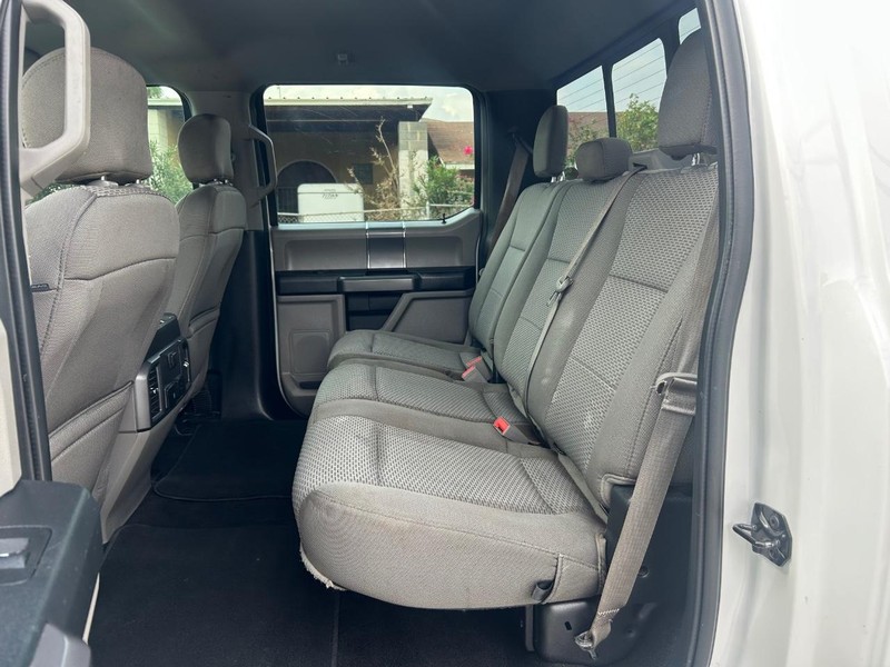 Ford F-150 Vehicle Full-screen Gallery Image 6