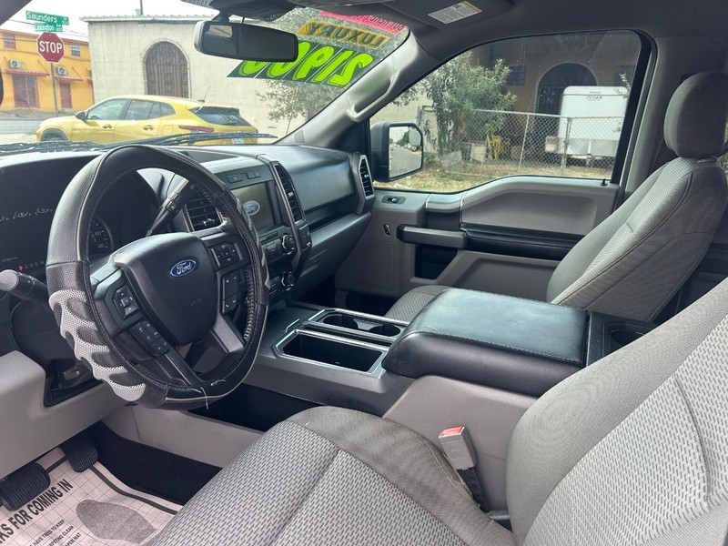 Ford F-150 Vehicle Full-screen Gallery Image 7