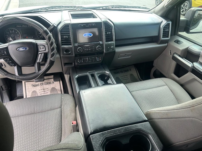 Ford F-150 Vehicle Full-screen Gallery Image 8