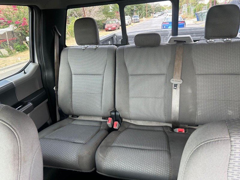 Ford F-150 Vehicle Full-screen Gallery Image 9