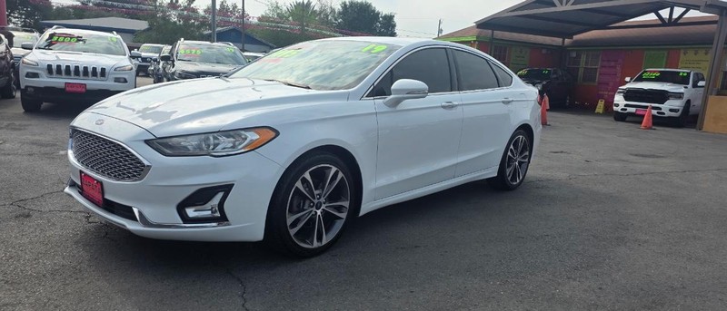 Ford Fusion Vehicle Full-screen Gallery Image 2