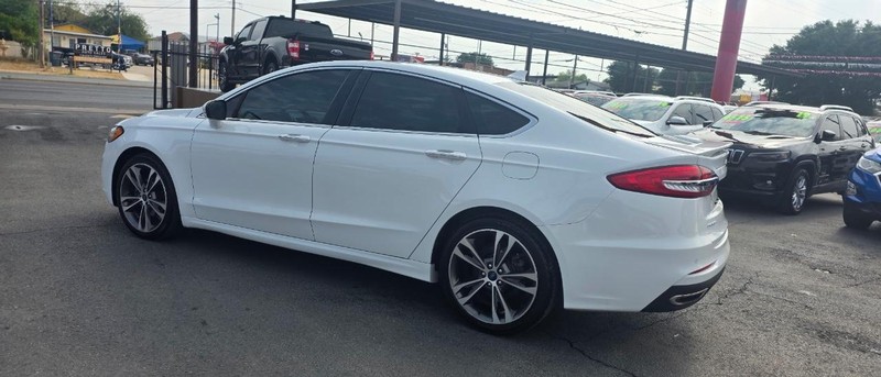 Ford Fusion Vehicle Full-screen Gallery Image 5