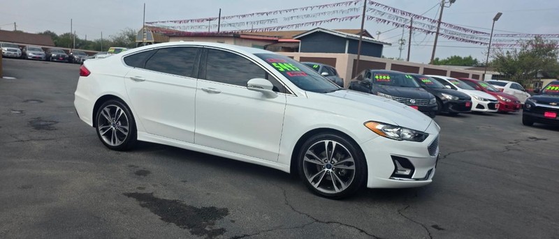 Ford Fusion Vehicle Full-screen Gallery Image 6