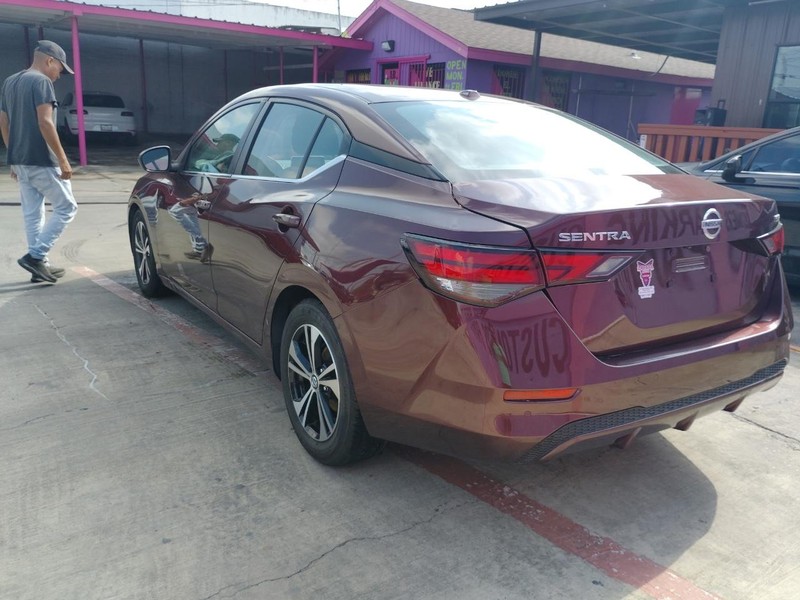 Nissan Sentra Vehicle Full-screen Gallery Image 3