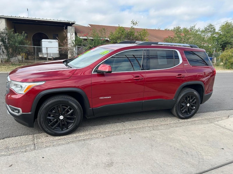 GMC Acadia Vehicle Full-screen Gallery Image 5