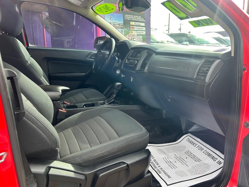 GMC Acadia Vehicle Full-screen Gallery Image 15