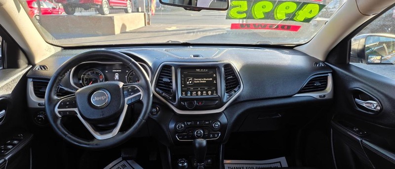 Jeep Cherokee Vehicle Full-screen Gallery Image 6